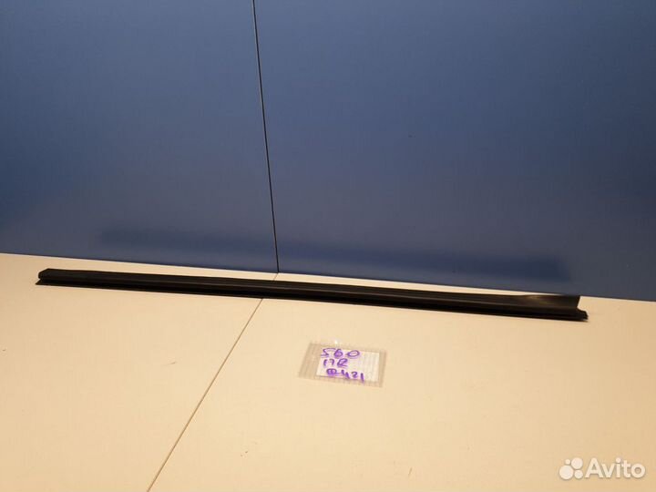 Накладка стекла передней правой двери Volvo S60 20