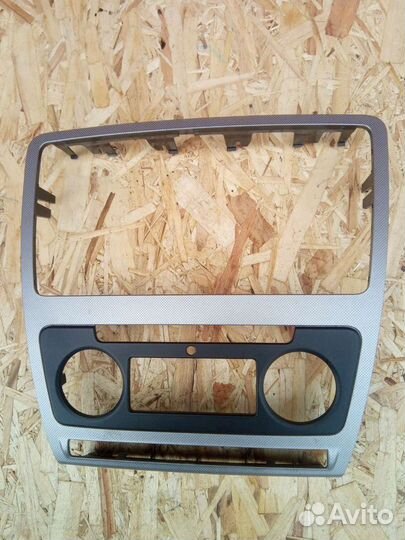 Рамка магнитолы Skoda Octavia a5 fl