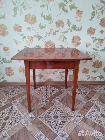 Шахматный столик