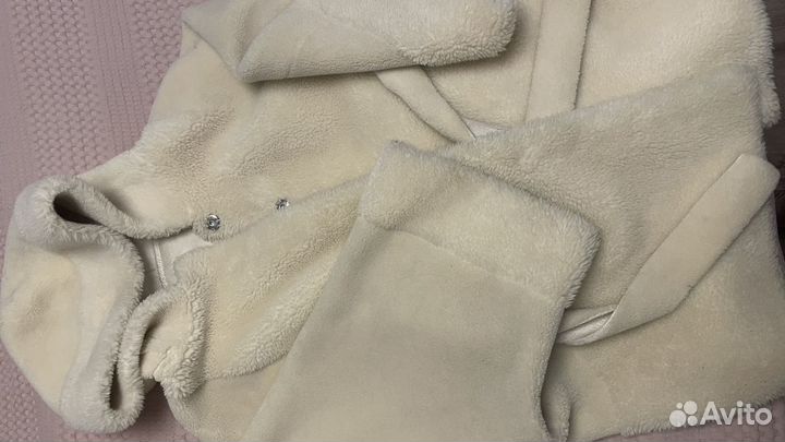 Шуба из овечьей шерсти с капюшоном