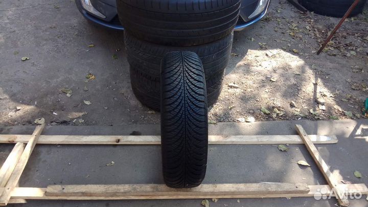 Goodyear Vector 4Seasons 165/65 R15 82T