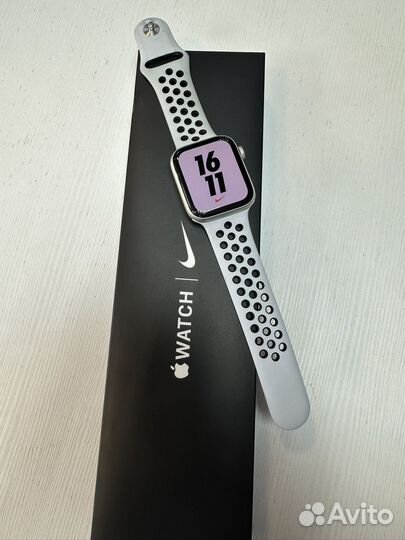 Apple Watch SE 44mm Nike