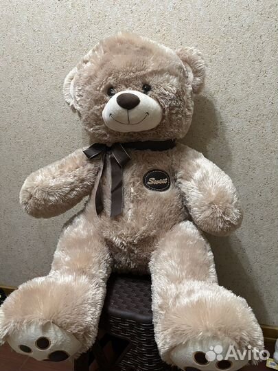 Большой плюшевый мишка