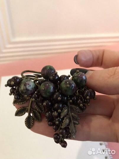 Брошь из натуральных камней