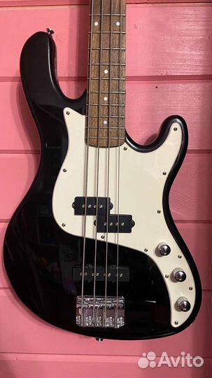 Бас гитара Cort