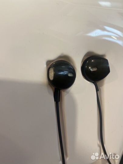 Новые беспроводные наушники спортивные