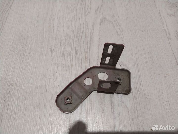 Кронштейн крепление Опора радиатора Renault megane