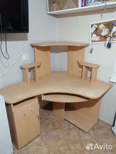 Компьютерный стол