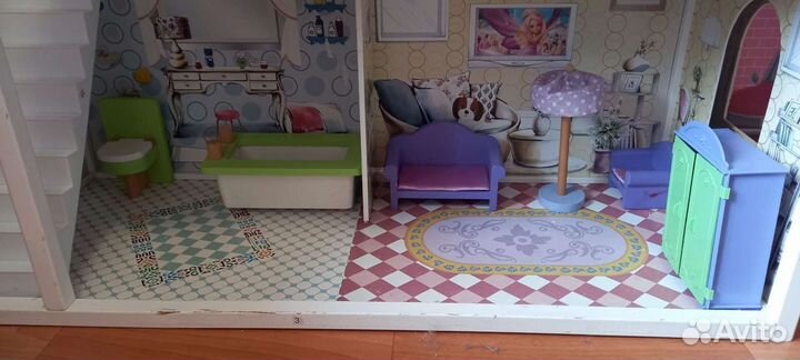 Кукольный домик с мебелью