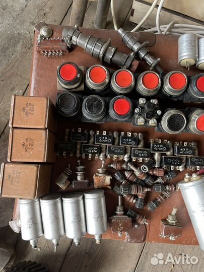 Пусковые кнопки, тумблеры, разъемы