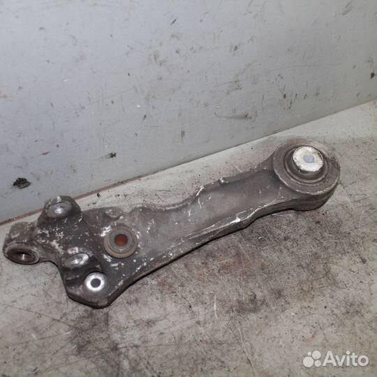 Рычаг передний поперечный нижний (прямой) правый