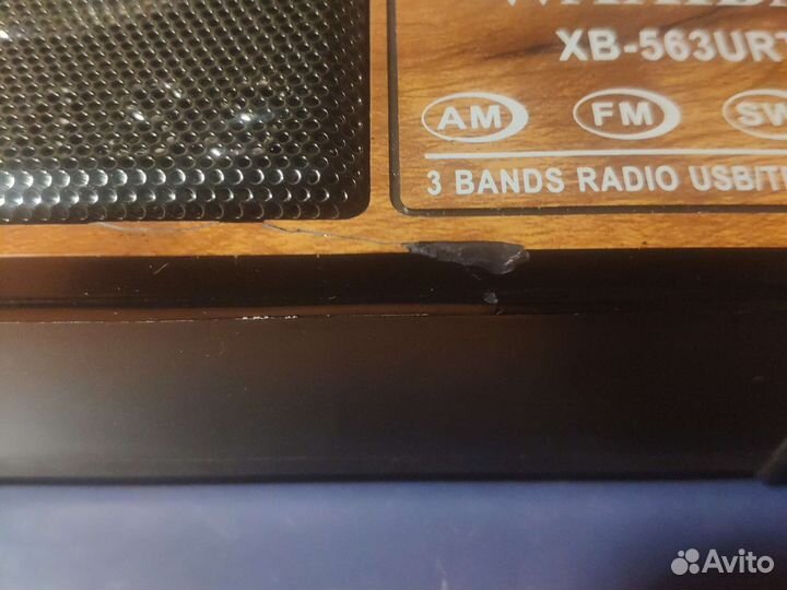 Радиоприемник с фонариком и читает флешки