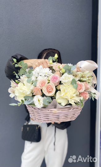 Букет цветов в корзине
