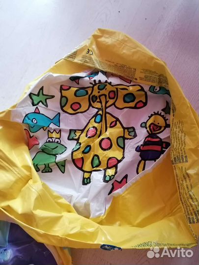 Надувной бассейн и круг заяц