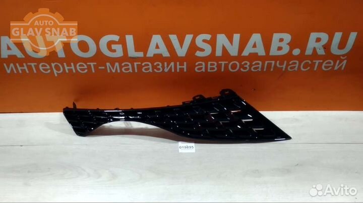 Решетка радиатора правая Nissan Juke