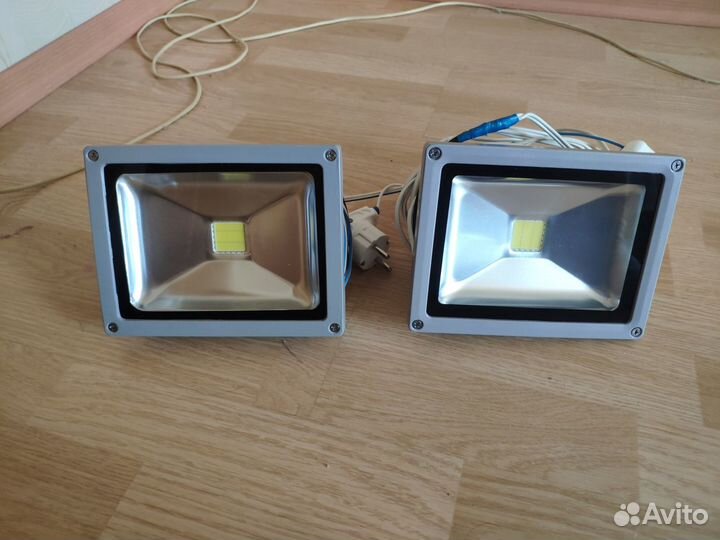 Светодиодный фонарь-прожектор