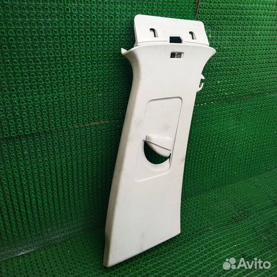 Обшивка стойки передняя правая верхняя Volkswagen