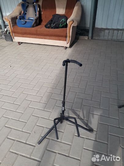 Подставка под гитару