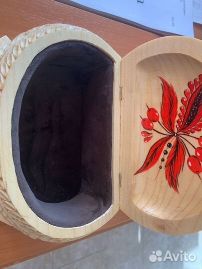 Деревянная шкатулка