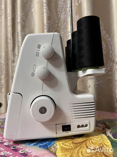 Швейная машина оверлок Janome