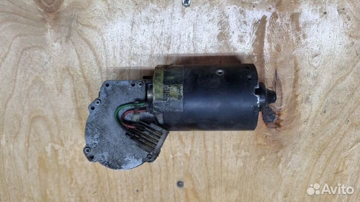 Моторчик стеклоочистителя Volkswagen Passat B3