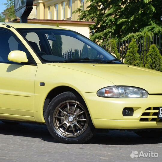 Крыло переднее правое в цвет Mitsubishi Colt 5