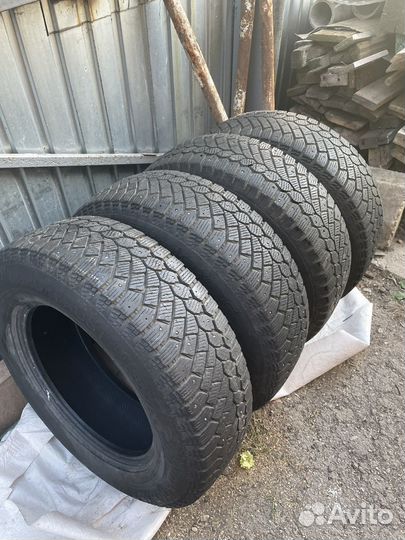Gislaved Nord Frost 200 215/70 R16