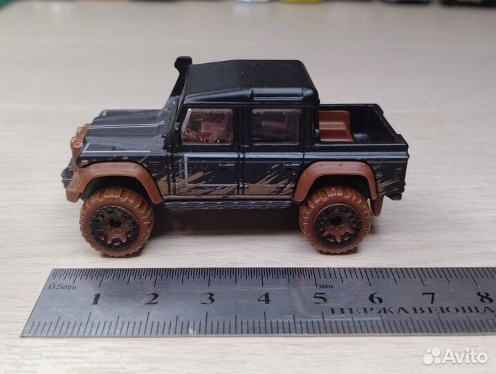 HotWheels. Land Rover Defender double cab