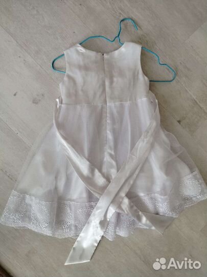 2 белых платья