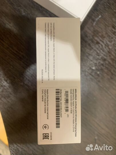 Apple AirPods with Wireless Charging Case