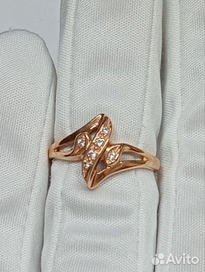 Кольцо с синтетическим камнем Золото