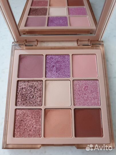 Тени Huda Beauty Nude Light