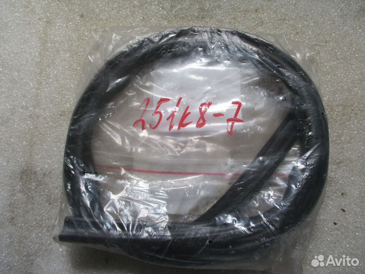 Молдинг (уплотнитель) стекла лобового Chery Tiggo