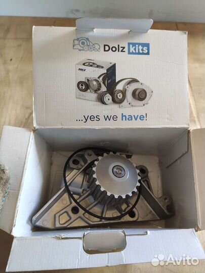 Помпа (водяной насос) Dolz для Citroen C5