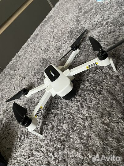 Квадрокоптер Hubsan zino