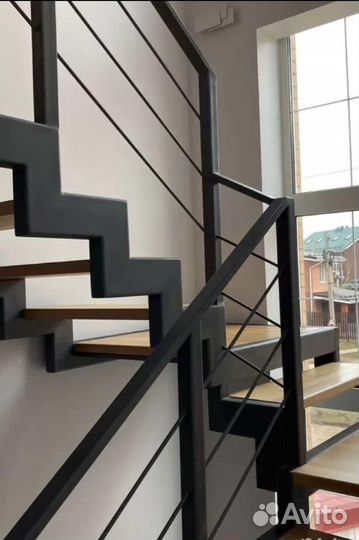 Лестница на металлокаркасе