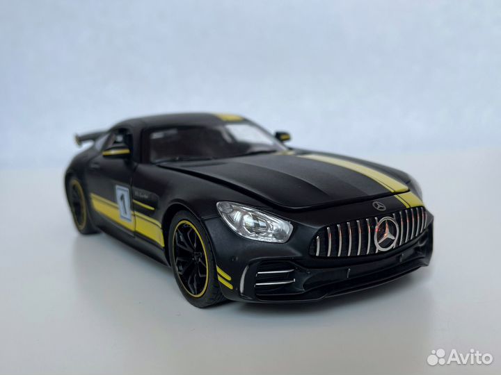 Машинка металлическая модель Mercedes amg 1:24