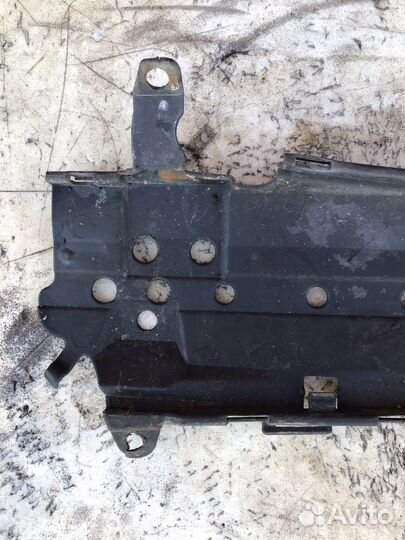 Кронштейн переднего бампера Mercedes W220