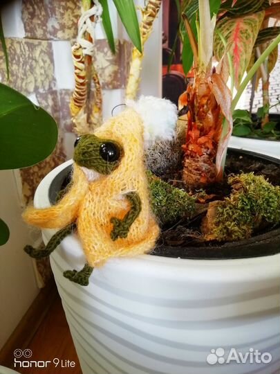 Вязаный лягушенок Толик,талисман,авторская работа