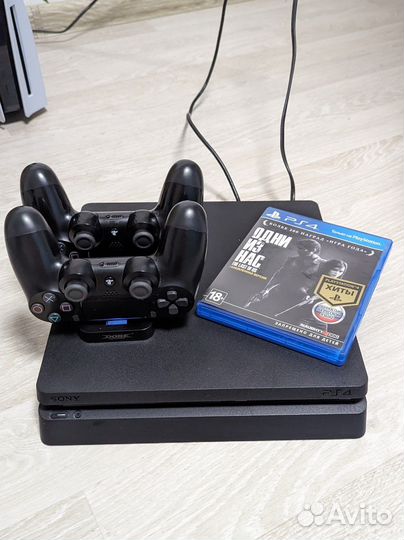 Sony playstation 4 slim 500gb + 2 геймпада + диск