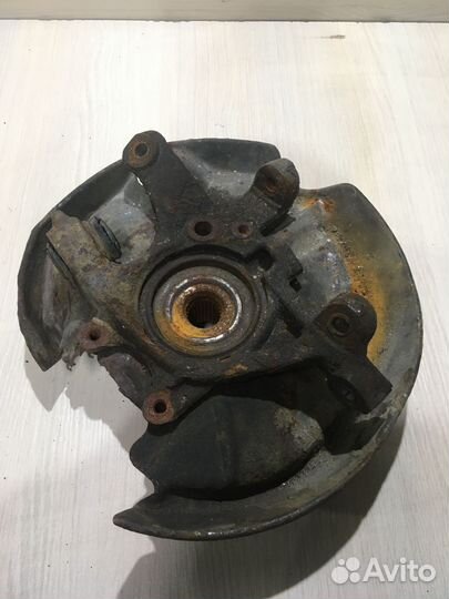 Кулак ступица задний правый мерседес W202