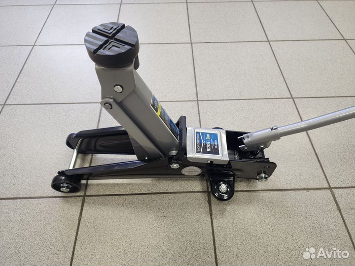 Домкрат подкатной 2т в кейсе Nordberg N3202EC