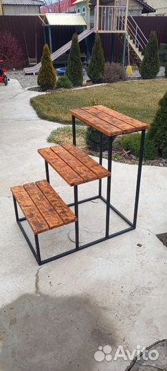 Садовая подставка для цветов