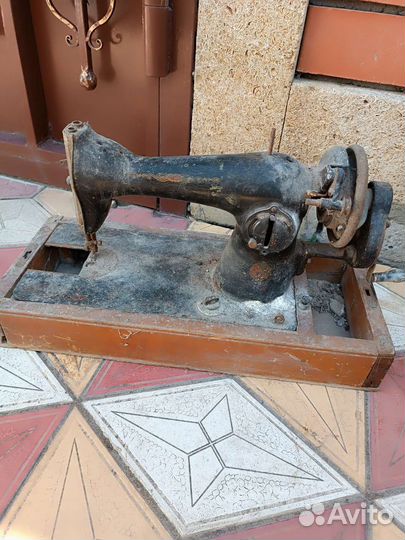 Машина швейная