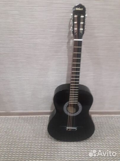 Полноразмерная классическая гитара