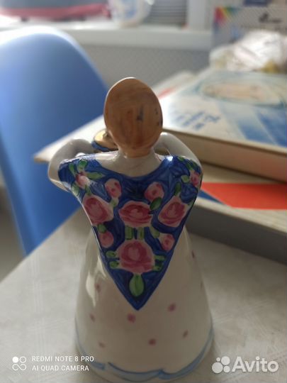 Фарфоровая статуэтка