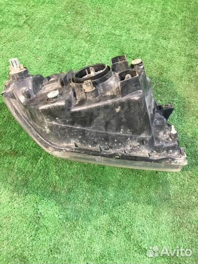 Фара Mitsubishi Pajero io