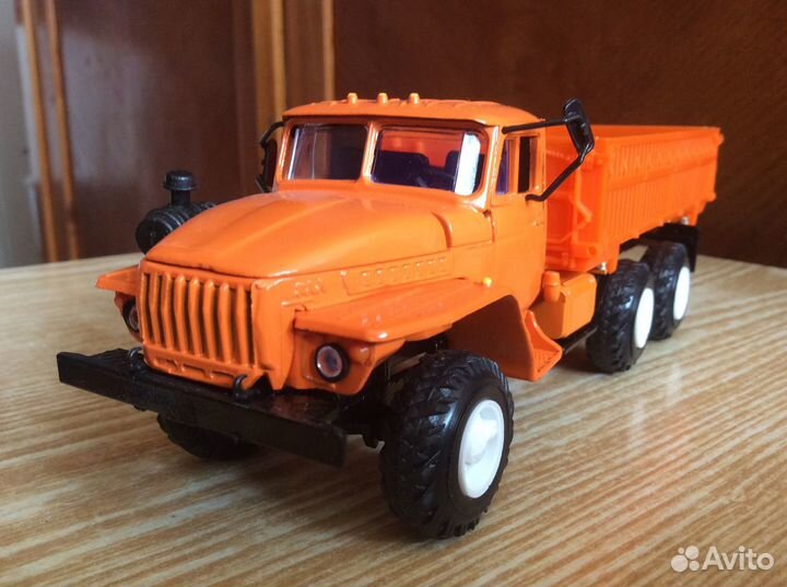 Модель Урал 5557 с/х,масштаб 1:43, элекон г.Казань