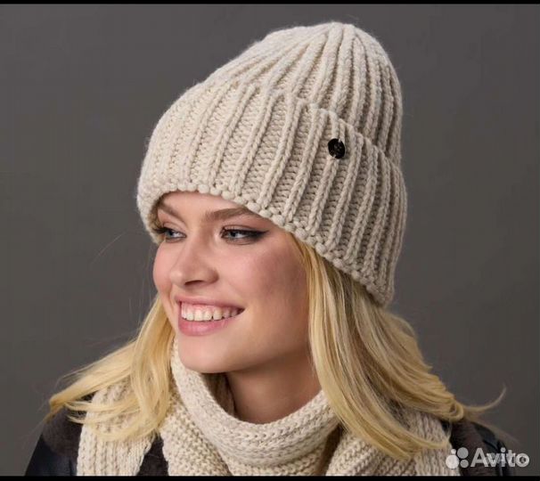 Шерстяной теплый зимний комплект шапка шарф