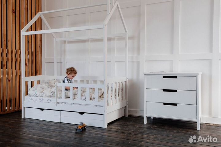 Детская кроватка домик